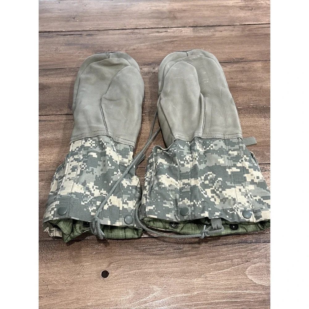 Large - US Army UCP / ACU Camouflage Extreme Cold Weather Mittens Gloves & Liner